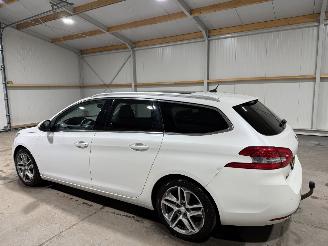 Peugeot 308 1.6BlueHDI 88kW Lease Executive Pack Pano picture 11