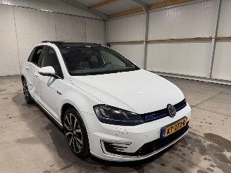 Volkswagen Golf 1.4TSI GTE 110kW Automaat Pano Connected Series picture 3