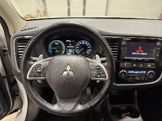 Mitsubishi Outlander 2.0PHEV 89kW AWD Automaat Instyle+ Schuifkanteldak picture 14