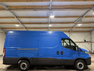 krockskadad bil bedrijf Iveco Daily 35s13V 2.3D 93kW Trekhaak H3L 2015/3