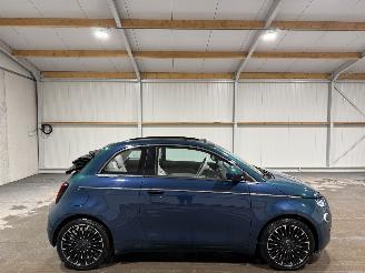 Vaurioauto  passenger cars Fiat 500C Cabrio 42kWh 87kW Automaat La Prima 2020/11