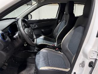 Dacia Spring 27kWh 33kW Comfort Plus Orange Pack picture 30