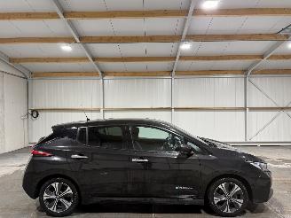 Damaged car Nissan Leaf 40kWh 110kW Automaat 2.Zero 2018/8