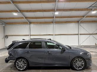 Damaged car Kia Ceed 1.5T-GDi 103kW Automaat Pano GT-PlusLine 2025/6