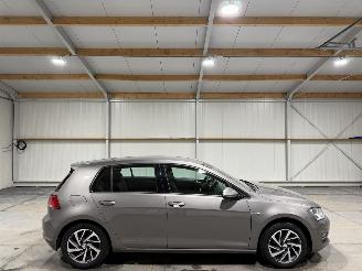 damaged passenger cars Volkswagen Golf 1.0TSI 85kW Comfortline 2015/10