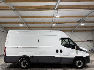 Vaurioauto  commercial vehicles Iveco Daily 2.3 85kW Airco 35S12V H3 2019/1