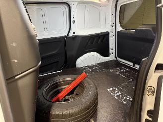 Peugeot Partner 1.2PT 81kW Premium picture 19