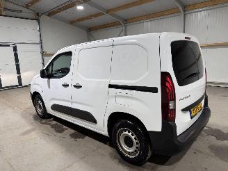 Peugeot Partner 1.2PT 81kW Premium picture 11