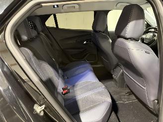 Peugeot 2008 1.5BlueHDI 96kW BlueLease Allure picture 21