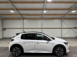 Damaged car Peugeot 208 GT LINE 1.2PT 74kW Automaat Camera GT 2020/1