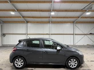 krockskadad bil auto Peugeot 208 1.0VTI 50kW Access 2013/11