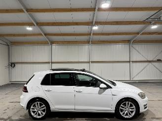 Schadeauto Volkswagen Golf 1.4TSI 103kW Automaat Pano ACT Highline Pano 2014/5