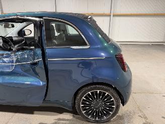 Fiat 500 42kWh 87kW Cabrio La Prima picture 29