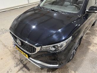 MG ZS 45kWh 105kW Pano Leder Luxury picture 21