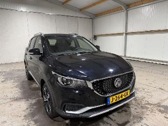MG ZS 45kWh 105kW Pano Leder Luxury picture 3