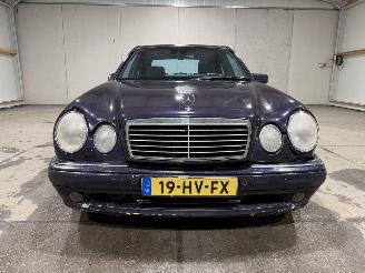 Mercedes E-klasse 5.5V8 260kW 55AMG picture 21