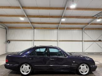 Vaurioauto  passenger cars Mercedes E-klasse 5.5V8 260kW 55AMG 1997/12