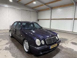 Mercedes E-klasse 5.5V8 260kW 55AMG picture 3