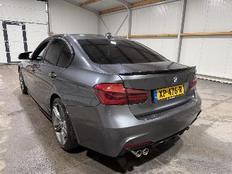 BMW 3-serie 320i 135kW Automaat Luxury Edition picture 12