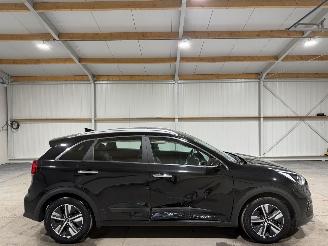 Vaurioauto  passenger cars Kia Niro 1.6GDI Hybrid 77kW Automaat DynamicLine 2021/8