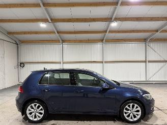 Vaurioauto  passenger cars Volkswagen Golf 1.8 125kW Airco Camera Pano 2017/10