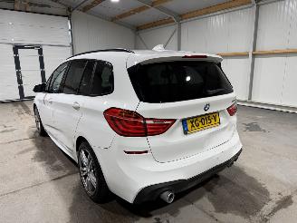 BMW 2-serie 220i 141kW 7-Persoons   Automaat High Executive picture 12