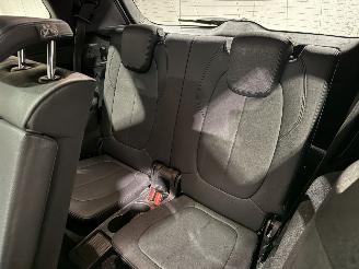 BMW 2-serie 220i 141kW 7-Persoons   Automaat High Executive picture 37