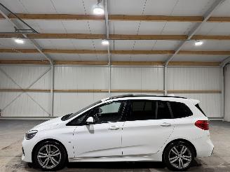 BMW 2-serie 220i 141kW 7-Persoons   Automaat High Executive picture 8