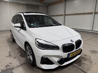 BMW 2-serie 220i 141kW 7-Persoons   Automaat High Executive picture 3