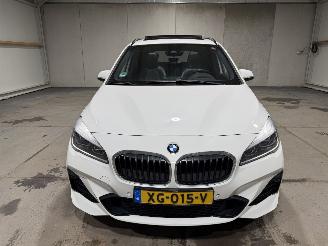 BMW 2-serie 220i 141kW 7-Persoons   Automaat High Executive picture 4