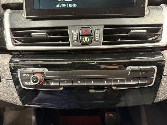 BMW 2-serie 220i 141kW 7-Persoons   Automaat High Executive picture 33