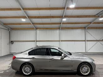 Vaurioauto  passenger cars BMW 3-serie 320i 135kW Automaat Luxury Edition 2018/10