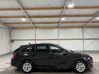 Vaurioauto  passenger cars Skoda Octavia 1.5TSI MHEV 85kW Automaat Business Edition 2025/10