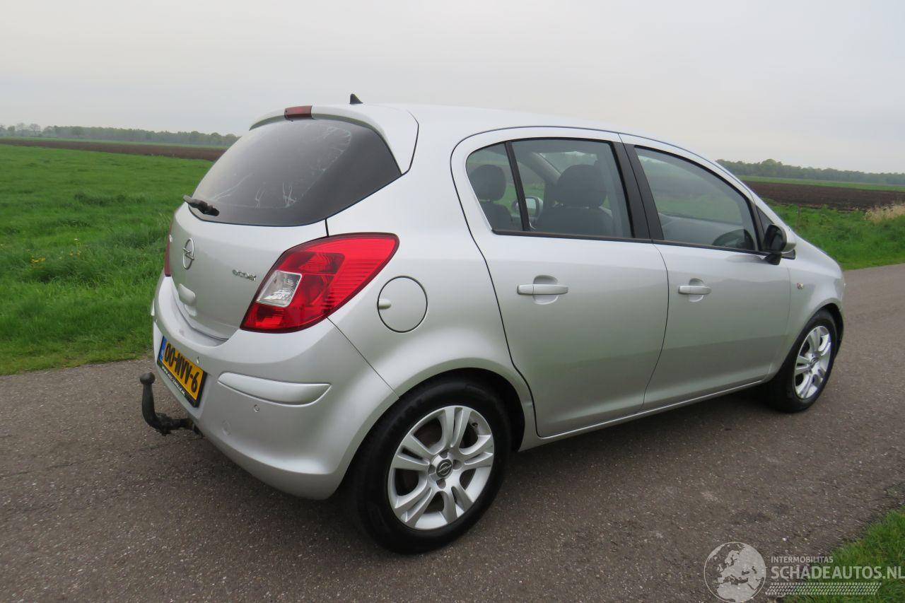 Opel Corsa 1.3 CDTI 95pk Eco Flex 5 drs Cosmo 2010 Airco