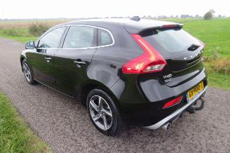 skadebil auto Volvo V-40 2.0 D2 R Design 120pk 180.000km nap Camera Navie Leer Stoelverwarming 2015-09 2015/9