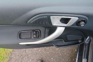 Ford Fiesta 1.6 TDCI  98.000km!!!!!! Nap [ Nergens te koop  96.000km  nap 2011 Airco 5drs titainum picture 28