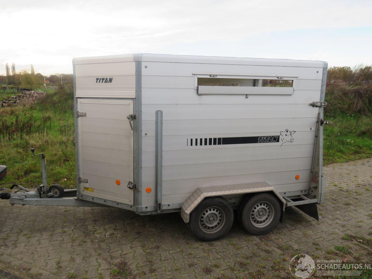 -  Titan Jelsum  2016  Veewagen  lichte achterschade