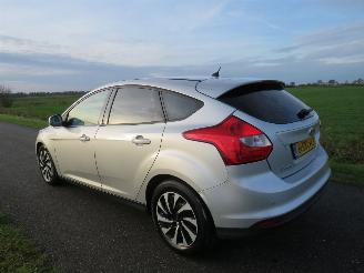 skadebil auto Ford Focus 1.0 101 pk Eco Boost  5drs Navigatie Airco  2013 2013/8