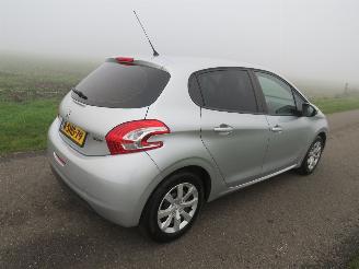 Damaged car Peugeot 208 1.2 VTI 82PK  126.000km Nap 5Drs Airco  2013 2013/3