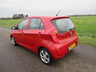 Damaged car Kia Picanto 1.0 CVVT ISG 69pk 170.000km 5Drs  Airco   2013 2013/9