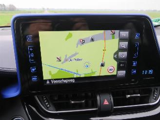 Toyota CH-R 1.8 Automaat  Hybride /Benzine Elektriciteit Bi Tone  Euro 6  2017 Topstaat picture 15