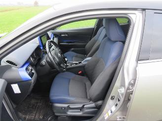 Toyota CH-R 1.8 Automaat  Hybride /Benzine Elektriciteit Bi Tone  Euro 6  2017 Topstaat picture 13