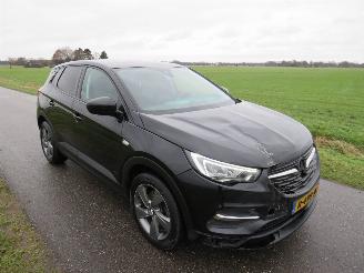 damaged passenger cars Opel Grandland X 1.6 181 pk Turbo Hybride Automaat Elektrisch/ benzine Elegance Camera  NAVIGATIE 2021/9
