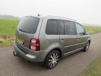 Vaurioauto  passenger cars Volkswagen Touran 1.4 TSi  170pk Automaat 7 persoons  Highline Business sport  mpv 2008/11