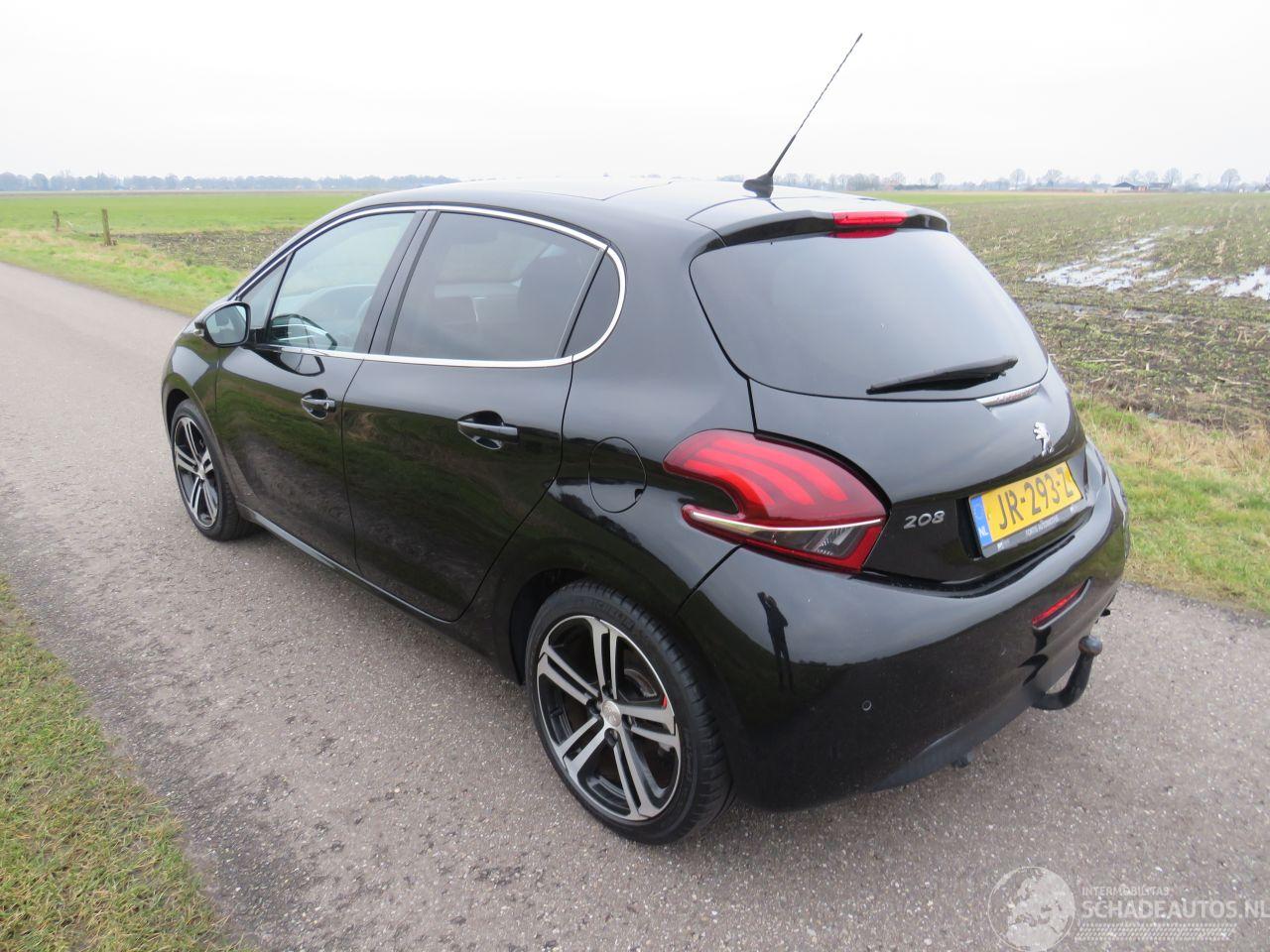 Peugeot 208 1.2 110pk GT Line  5Drs 82.000km nap Leer Camera Navigatie  2016 topstaat