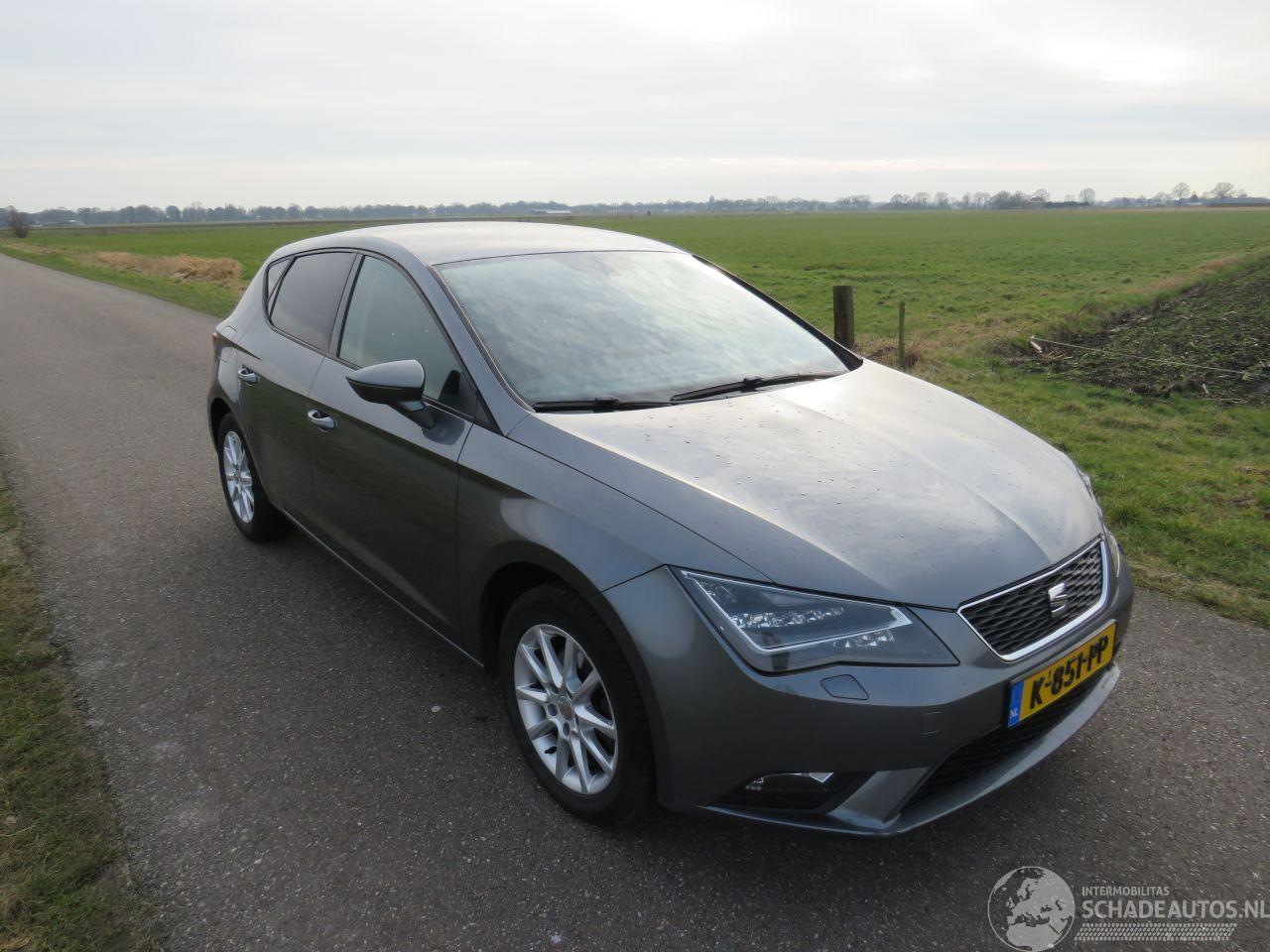 Seat Leon 14 TSi  122pk Style navigatie Airco stoelverwarming  topstaat 2013