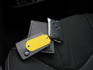 Renault Clio Renault Clio 0.9 TCe 90pk Limited Airco Navigatie  2017 picture 14