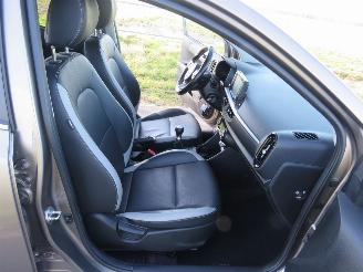 Kia Picanto Kia Picanto 1.0 CVVT Design Edition Camera Navigatie Airco Clima leer 70.000km picture 4