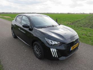 Unfallwagen Peugeot 208 1.2 Pure Tech 100 Allure  3.000km  splinter nieuw  5drs Camera Leer Sport stoelen 2025 2025/3