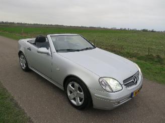 Vaurioauto  passenger cars Mercedes SLK 200 SLK Cabrio  232.000km Nap  topstaat  parkeerschade 2000/4